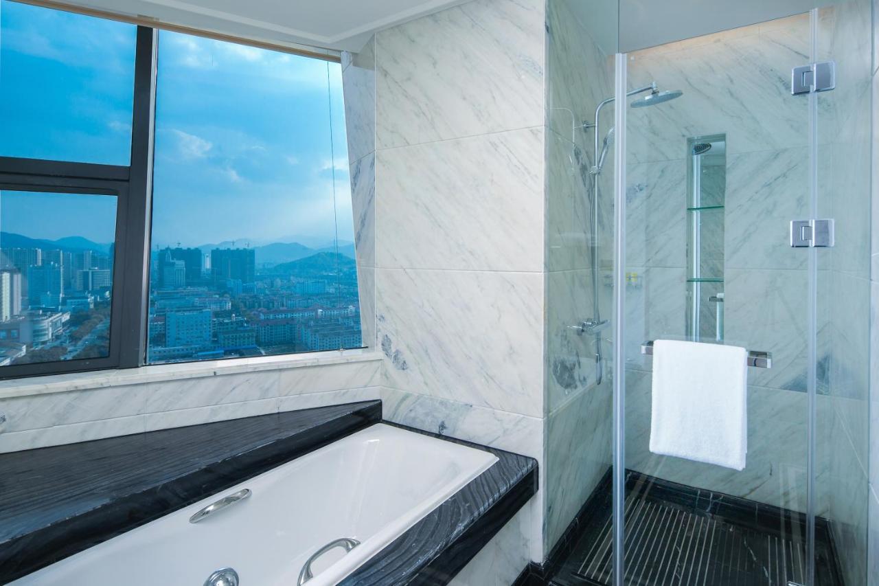 Howard Johnson Plaza Ningbo Esterno foto